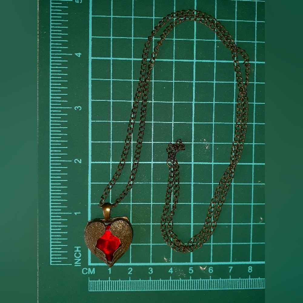 $2/20! Heart & angel wings pendant, ruby red gem and brass metal - Picture 11 of 13